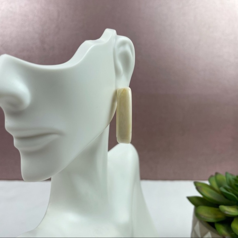 Milky Cream White Hoop Earrings Butterfly Back Cute Retro Women - Picture 7 of 7